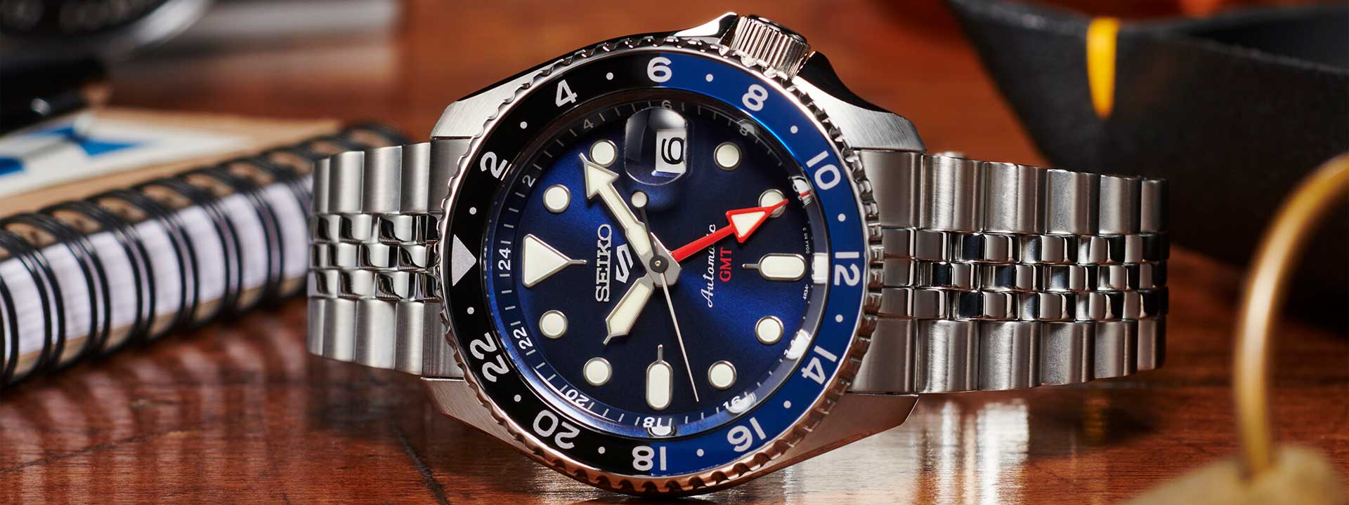 Seiko 5 ur i stål med blå skive