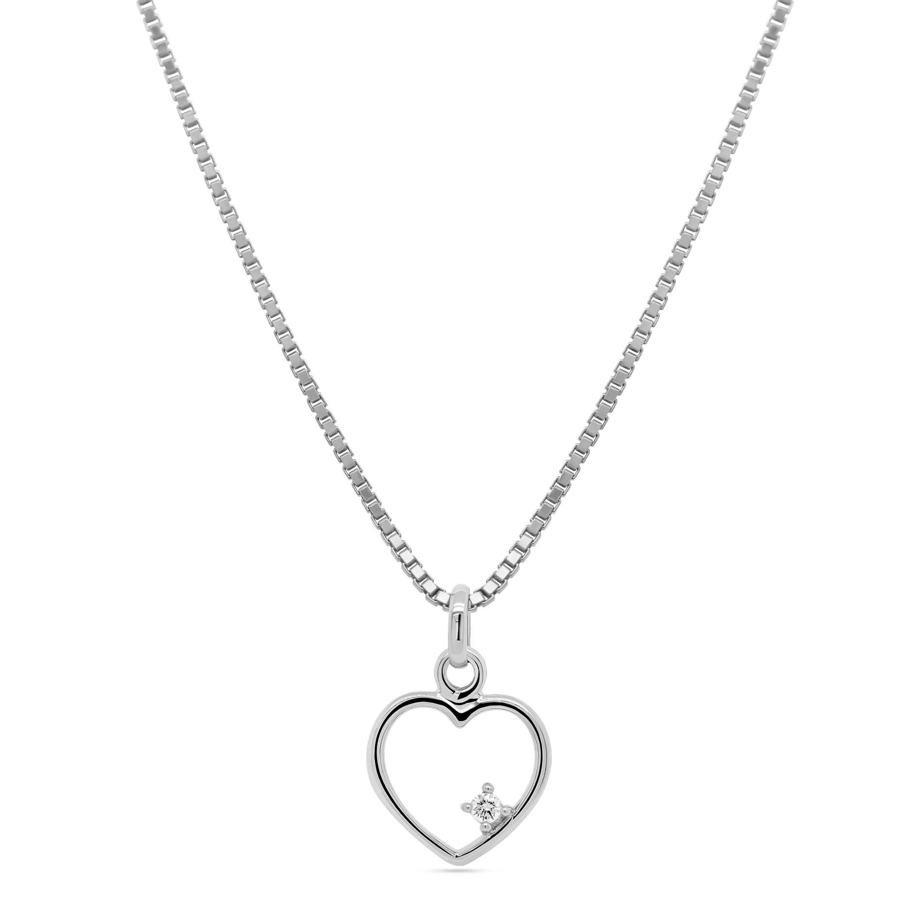 Hjertevedhæng i hvidguld med en lille diamant