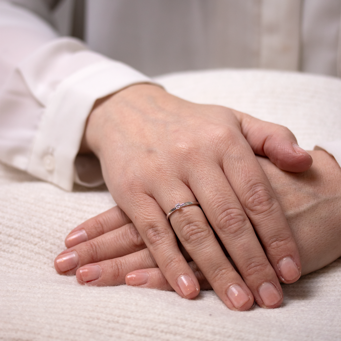 Hvidguld ring med en diamant