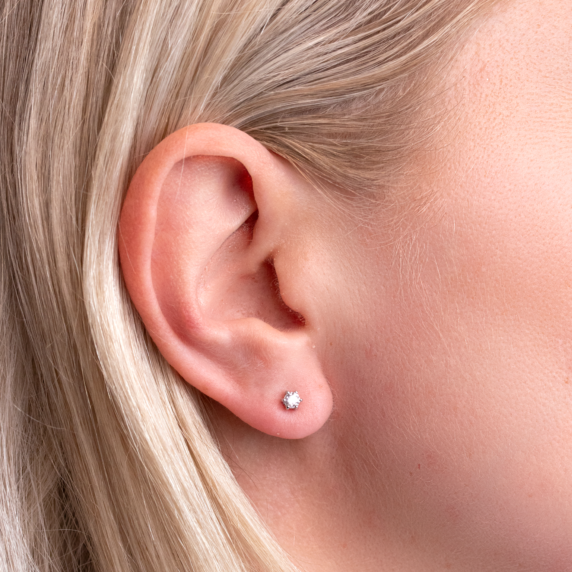 Sølv ørestikker med 4mm klare zirkonia sten