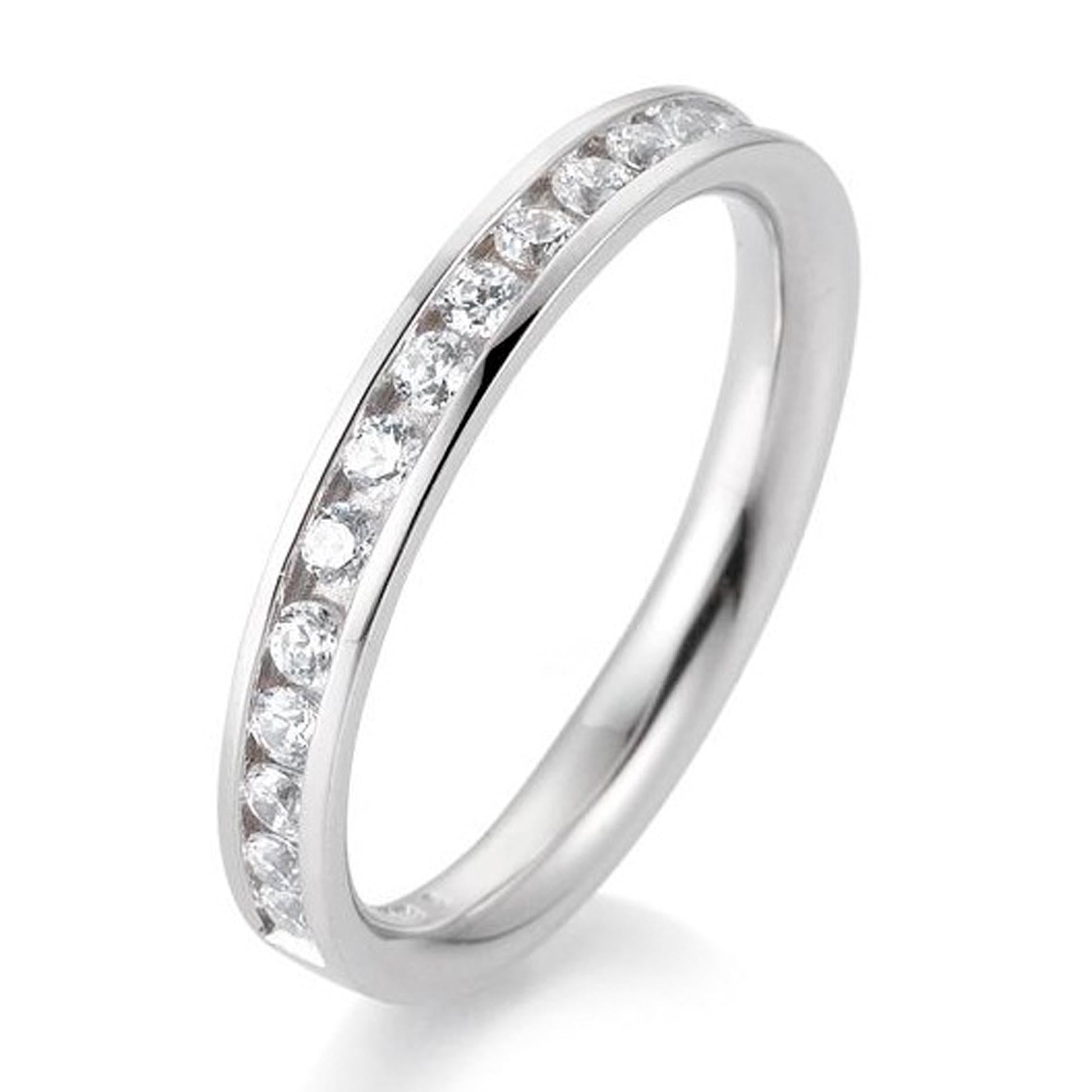 Alliancering i hvidguld med diamanter i kanalfatning