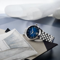 Certina DS 1 Big Date stål ur med blå skive, set forfra