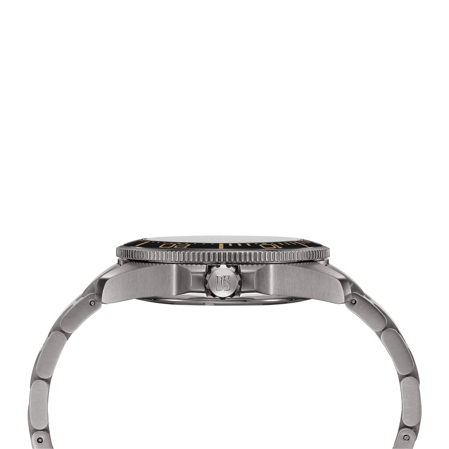 Certina DS Action Diver herreur i titanium med sort skive, set fra siden