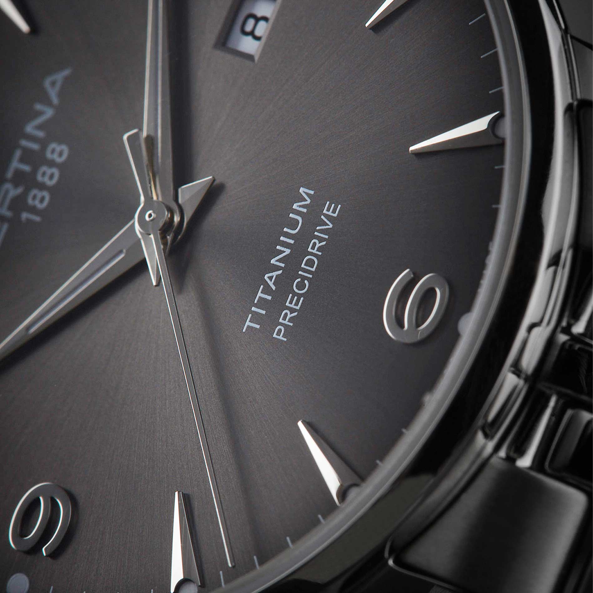 Certina DS Caimano ur i titanium med grå skive, set tæt på