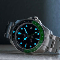 Certina ur i stål med grøn og sort