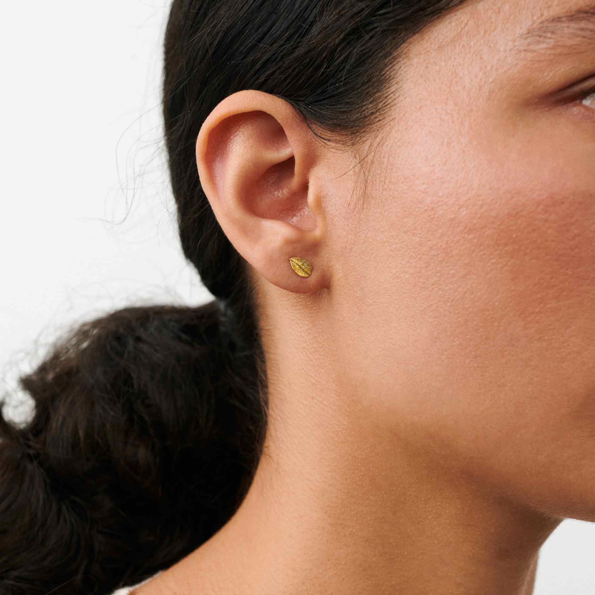 Pernille Corydon ørestikker i forgyldt