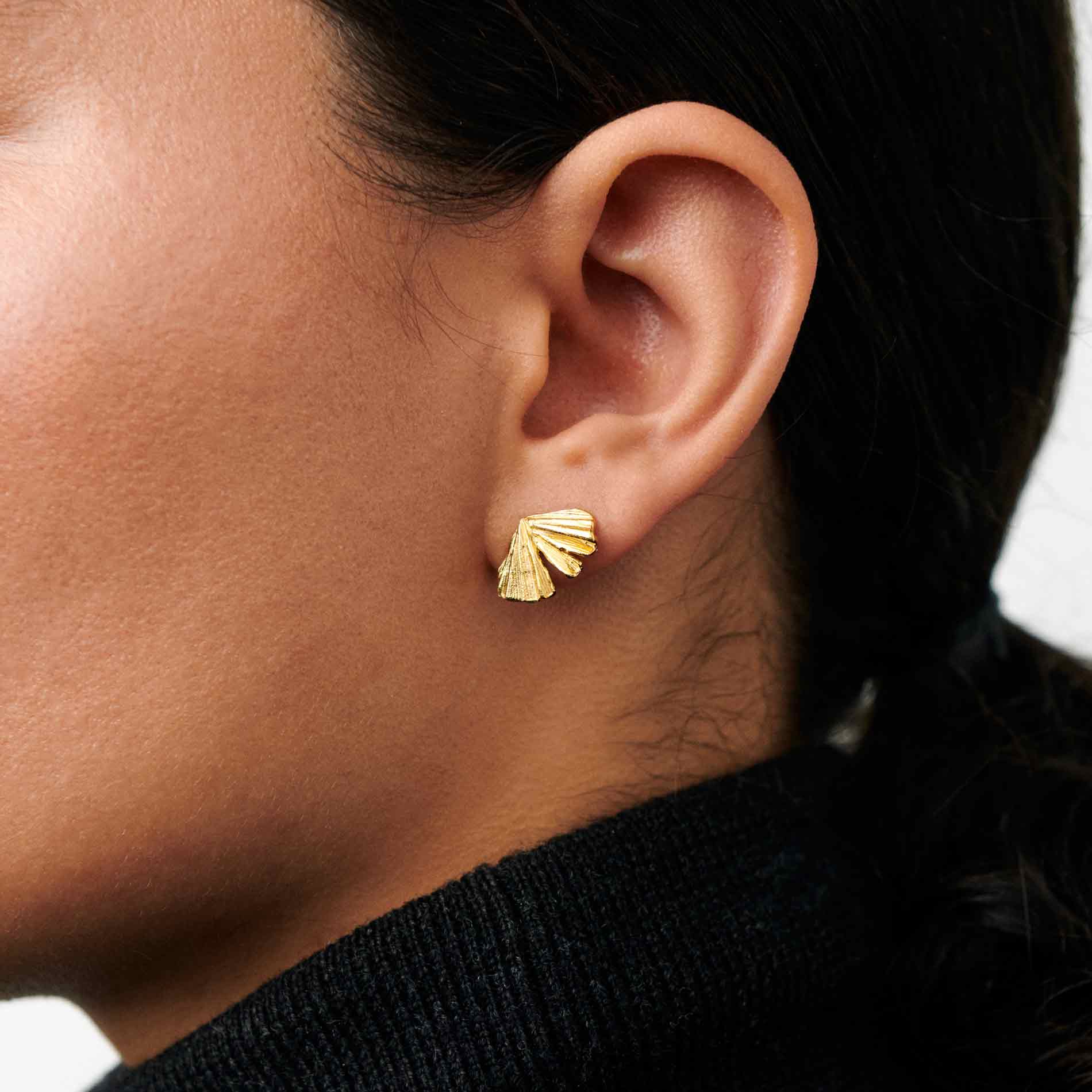 Pernille Corydon ørestikker i forgyldt