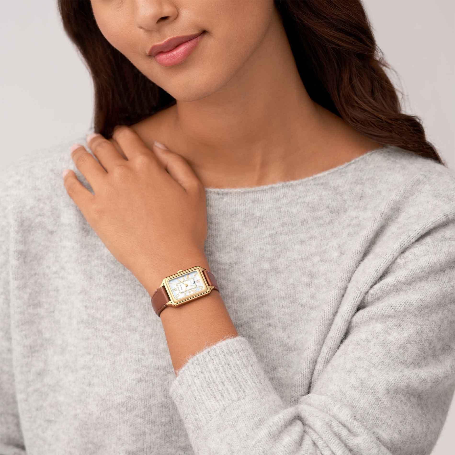 Firkantet Fossil ur med perlemor skive og brun læderrem