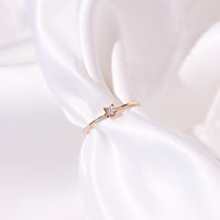 Solitairering i guld med en diamant