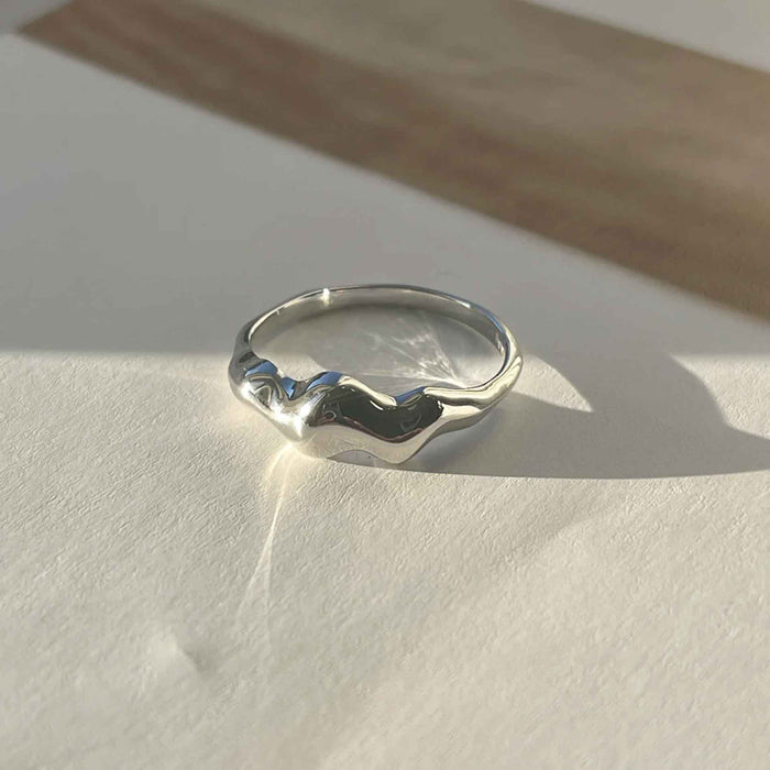 Sølv ring med runde former fra Izabel Camille