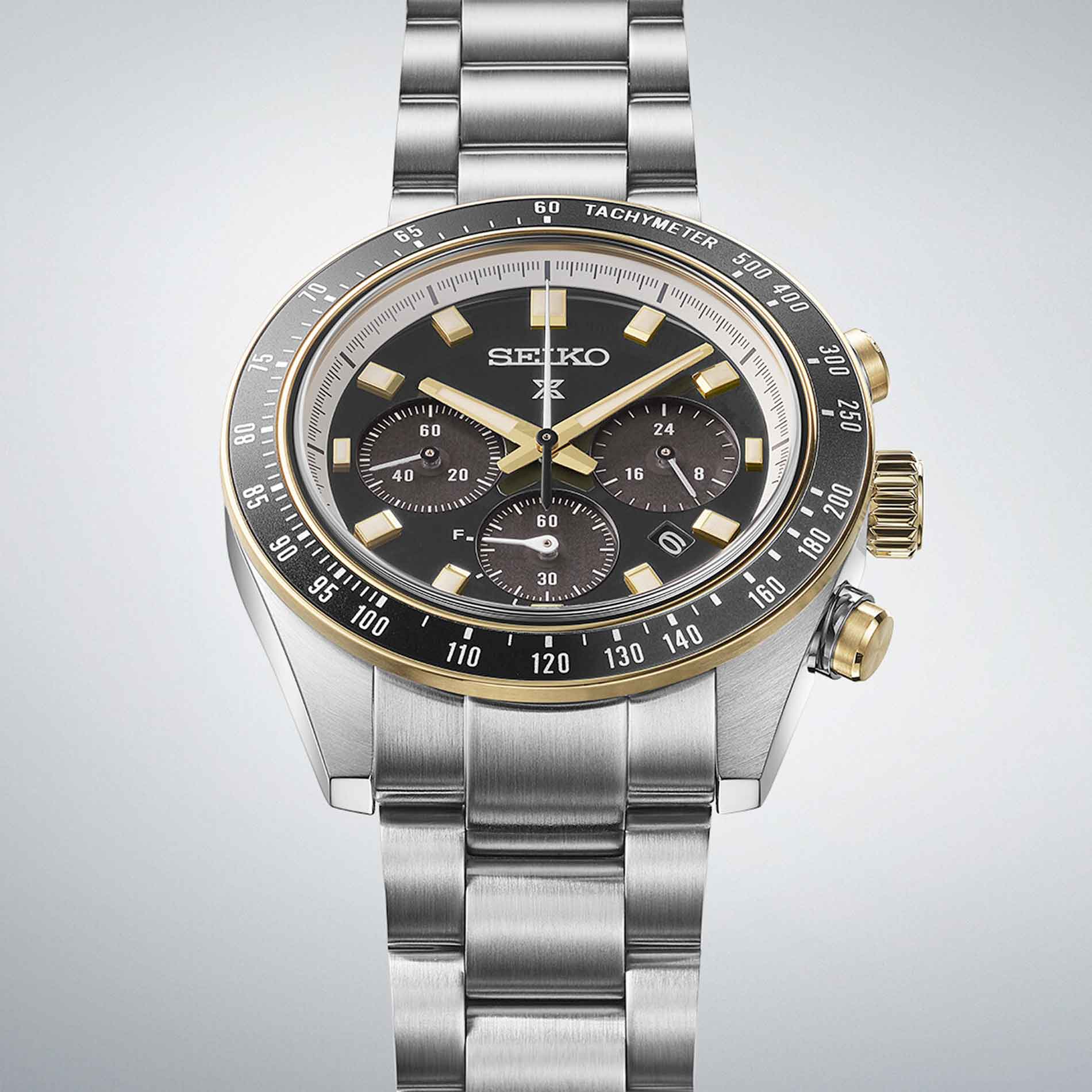 Seiko Prospex ur i stål med sort skive og guld detaljer