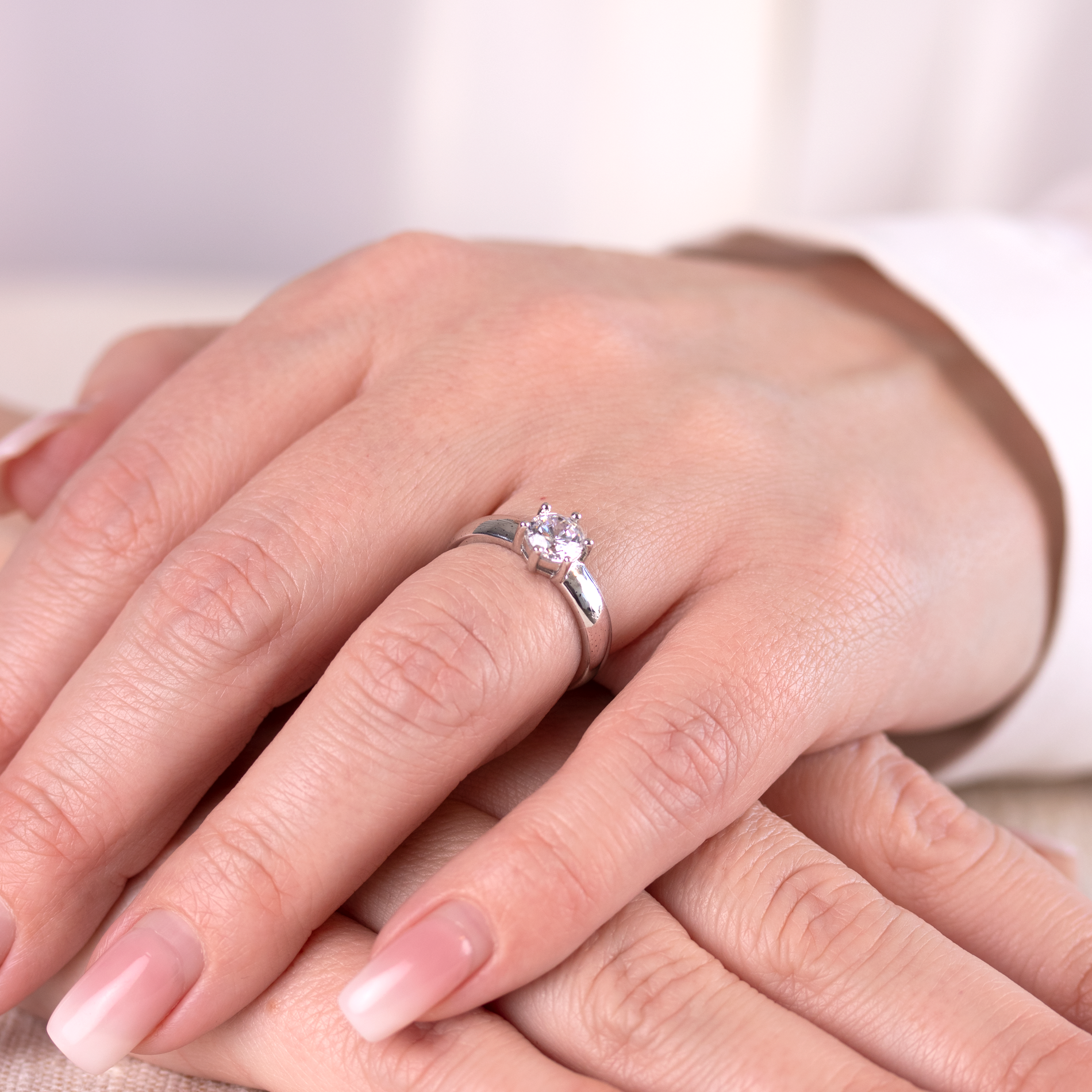 Sølv solitaire ring med en hvid zirkonia sten