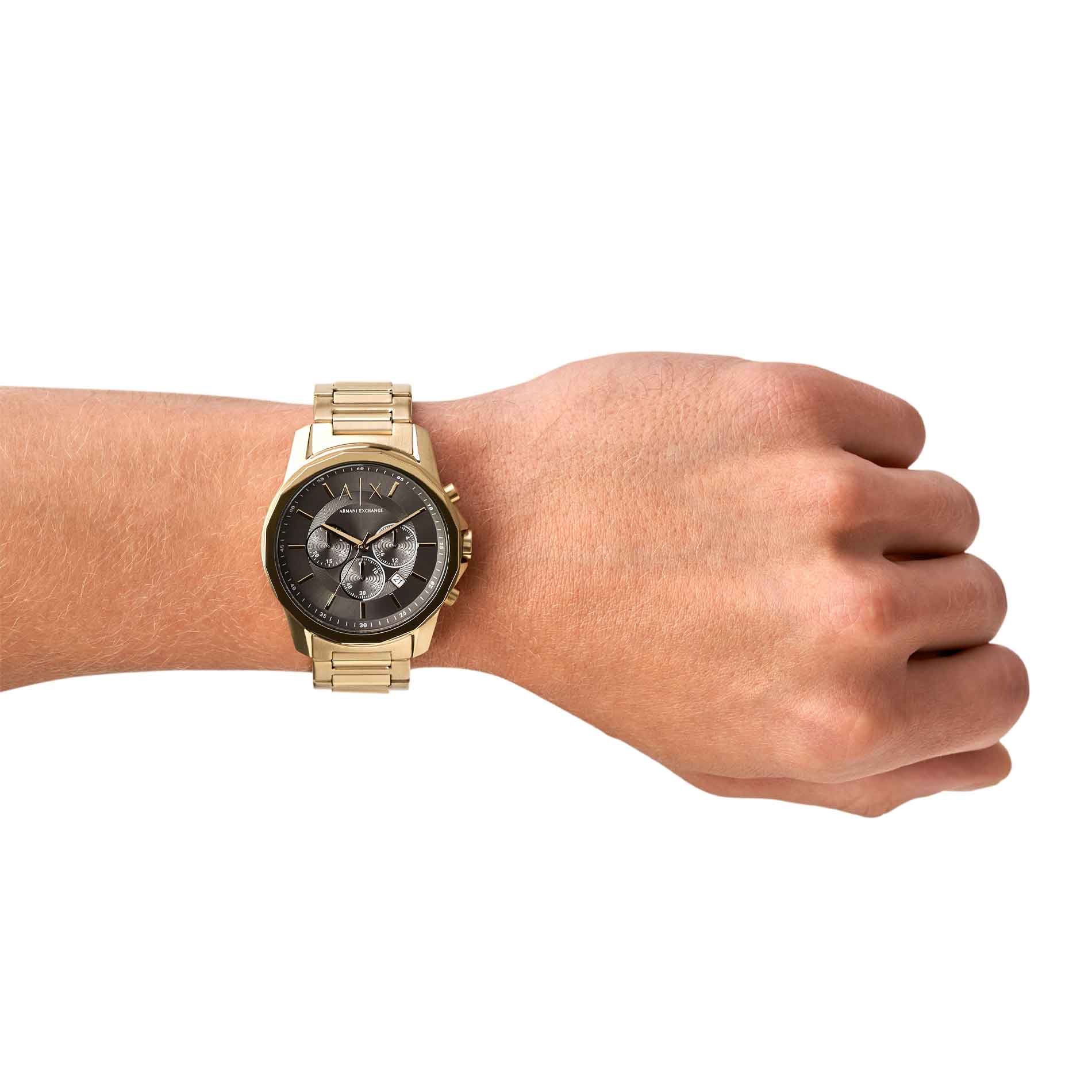 Guldfarvet Armani Exchange Banks AX1721 herreur med lænke. Uret har en mørk urkasse. Uret er set på et håndled.