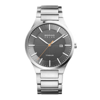 Solar ur med grå skive lavet i titanium fra Bering