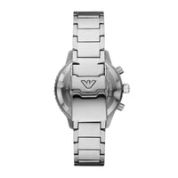 Emporio Armani Diver AR11360 herreur med en stål-urkasse og stållænke. Uret har en sort urskive og datovisning. Uret er set bagfra.