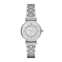 Emporio Armani Gianni T-Bar AR1908 dameur med stål-urkasse og hvid skive med romerske tal og glitrende krystaller. Uret er set forfra.