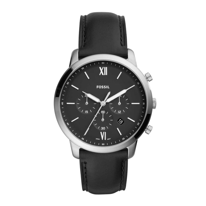 Fossil Neutra Chrono herreur i stål med sort urskive og sort læderrem. Uret er set forfra.