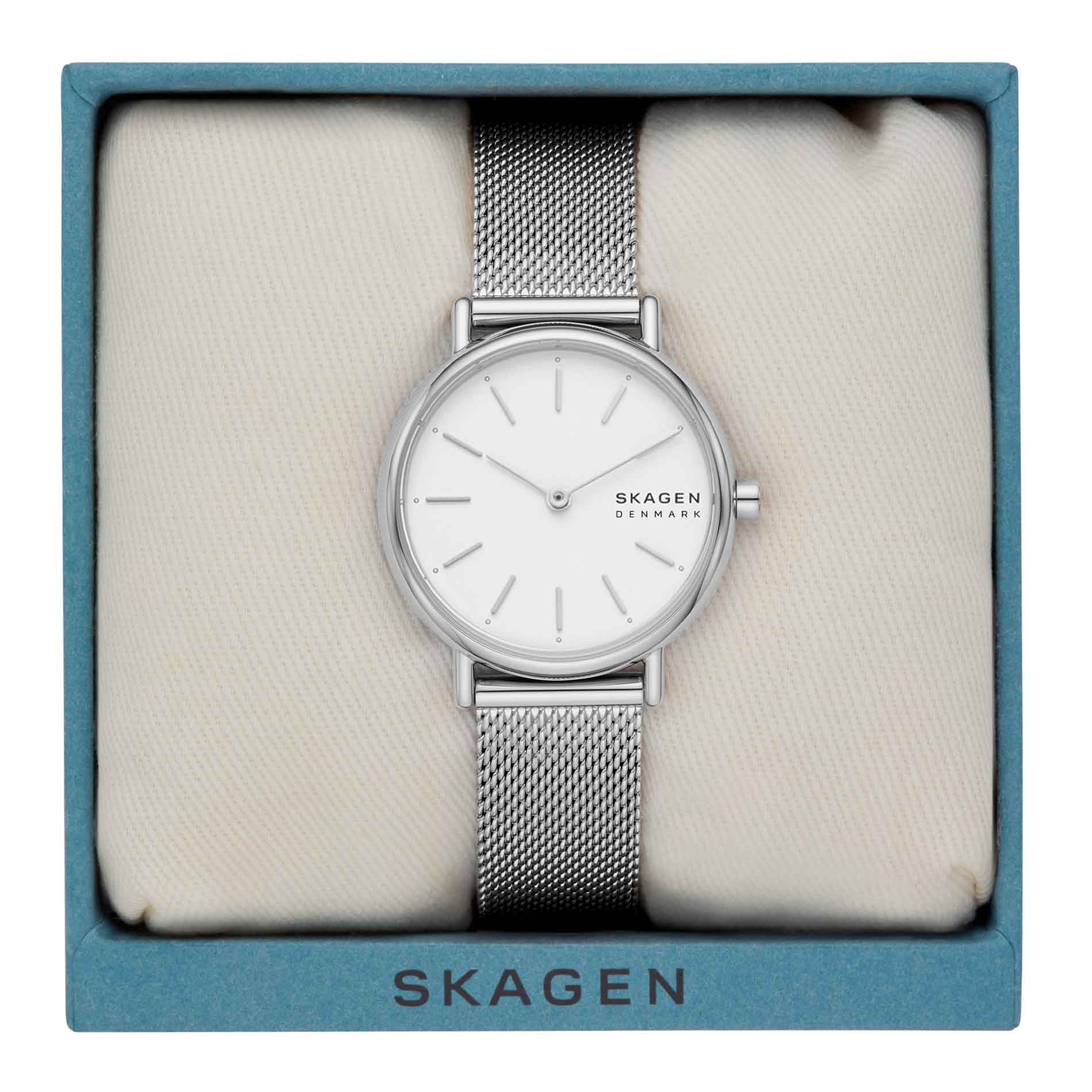 Skagen dameur i stål med meshlænke og indeksmarkeringer på urskiven. Uret ses i en uræske.