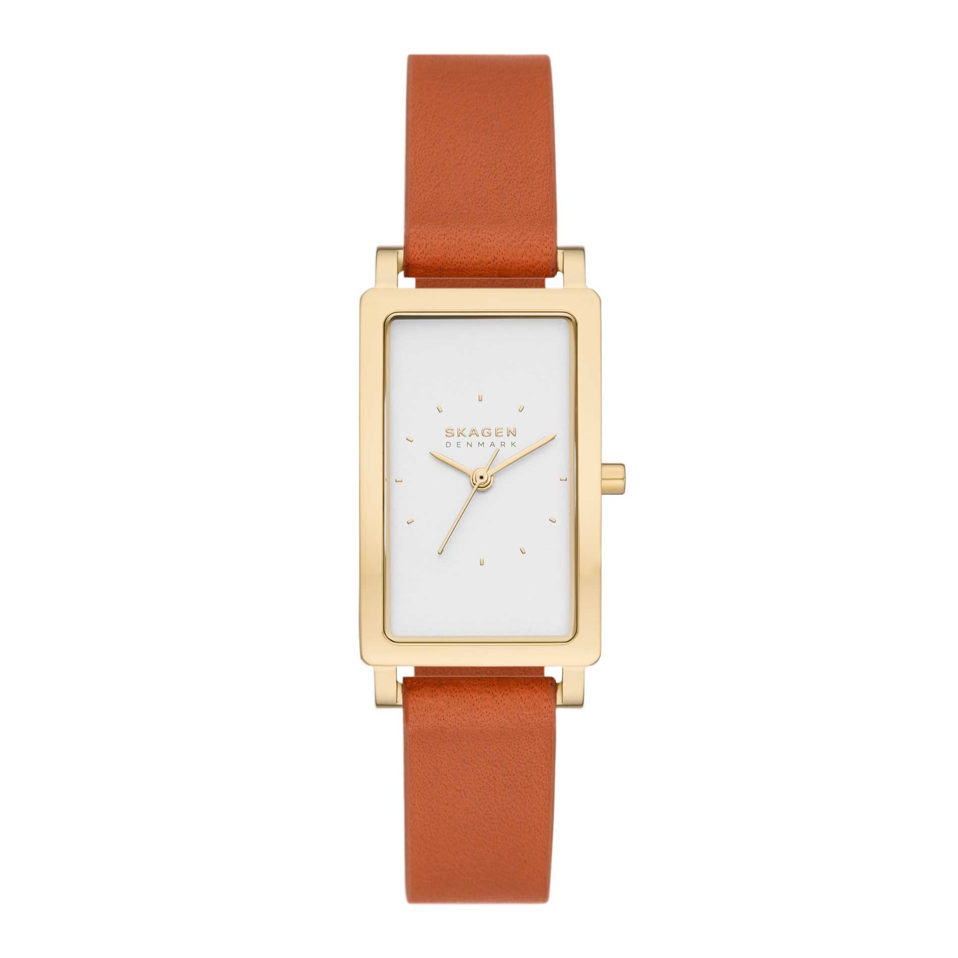 Skagen dameur med firkantet urkasse i guldtonet stål og brun læderrem. Uret har hvid skive med indeksmarkeringer og sekundviser. Uret ses forfra.