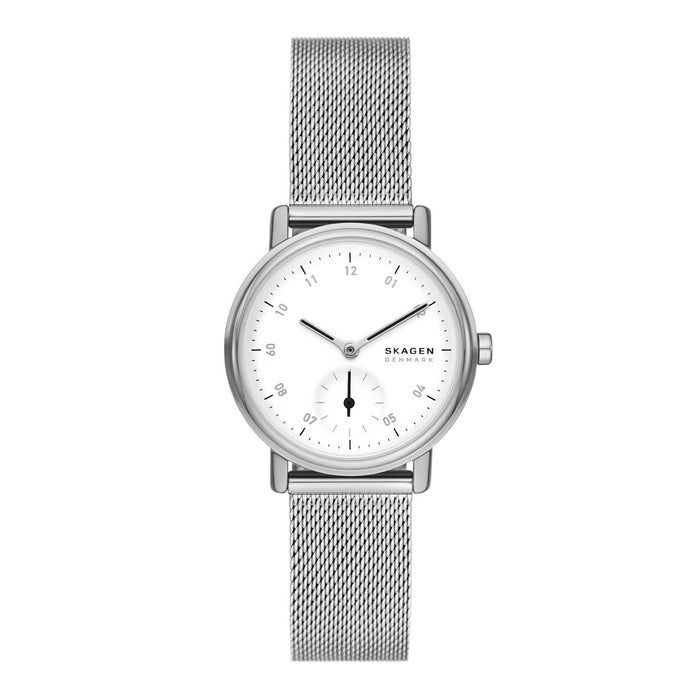 Skagen dameur med urkasse i rustfrit stål og matchende meshlænke. Uret har hvid skive med arabertal og sekundviser. Uret ses forfra.