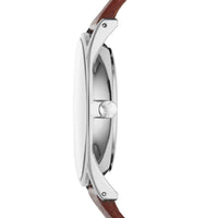 Skagen herreur med stålurkasse, sort skive og brun læderrem. Uret har to chronographer på skiven. Uret ses fra siden.