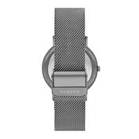 Skagen herreur med grå stålurkasse, grå skive og grå meshlænke. Uret ses bagfra.