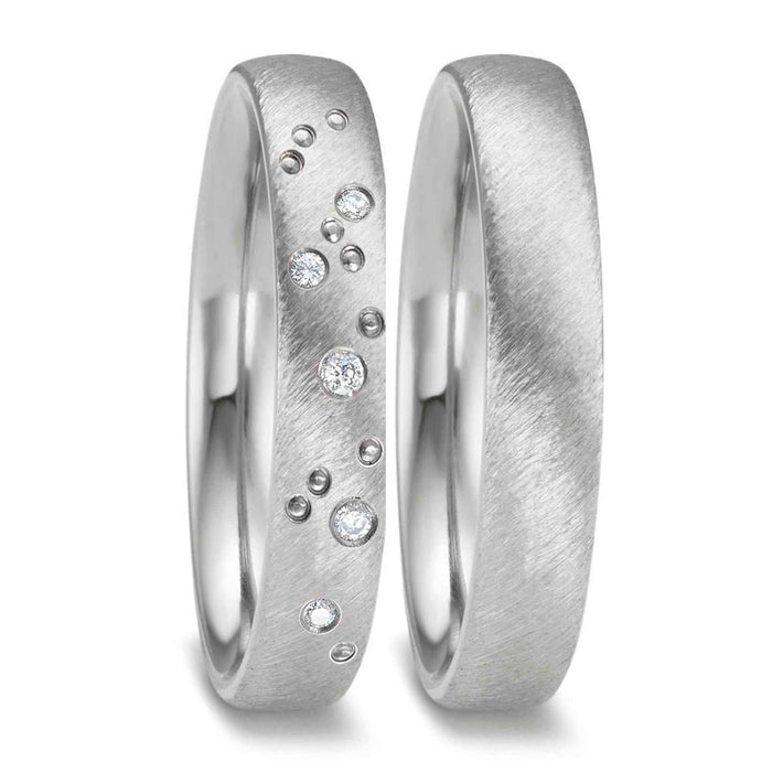 Vielsesringe fra Titan Factory i zirkonium, med 5 diamanter i den ene ring