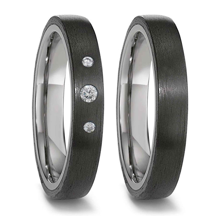 Vielsesringe i carbon og titanium med tre diamanter i den ene ring