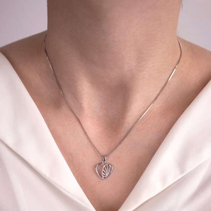 Sølv halskæde med åbent hjertevedhæng