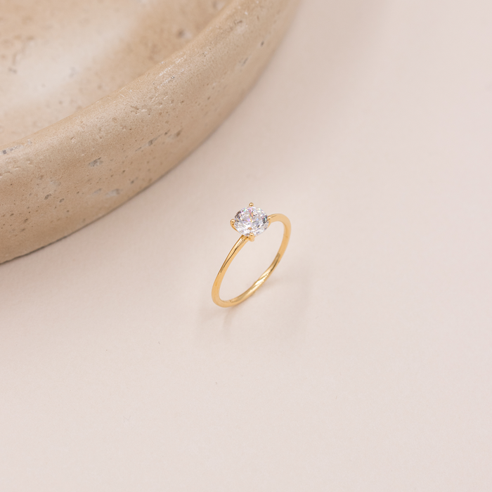 Amar ring i forgyldt sølv med klar zirkonia – produktbillede