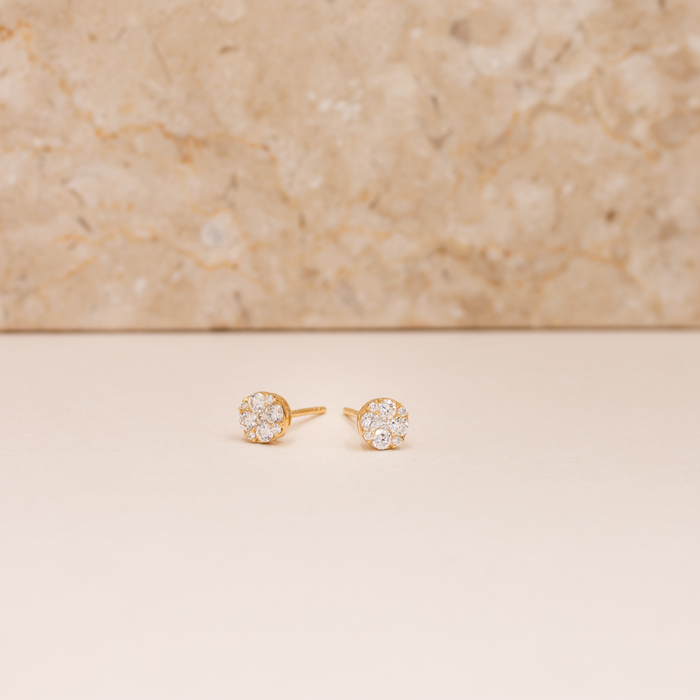 Asta øreringe i 18 kt. guld med diamanter set fra siden