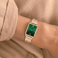 Bering Classic 17423-738 dameur med grøn urskive vist på håndled