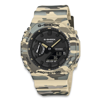 Casio G-Shock GA-2100CM-5AER med sandfarvet camouflage-design og sort urskive