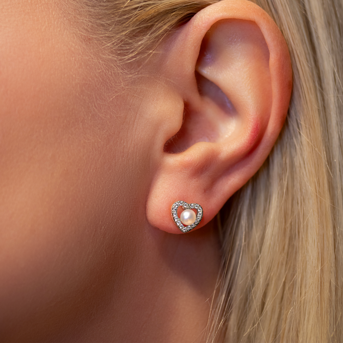 Chester ørestikker i sterling sølv båret på øret