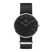 Daniel Wellington ur i stål med sort skive og sort nylon rem