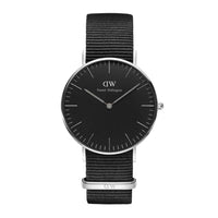 Daniel Wellington ur i stål med sort skive og sort nylonrem