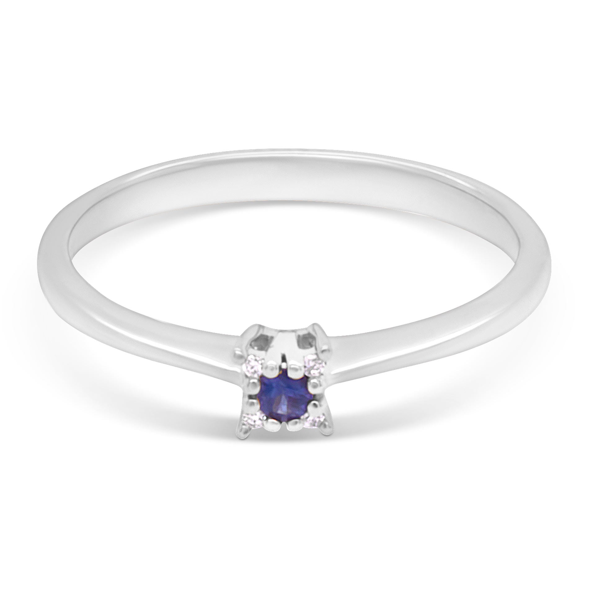 Hvidguldsring med diamanter og blå safir