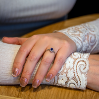 Elina roset ring i sterlingsølv båret på hånd