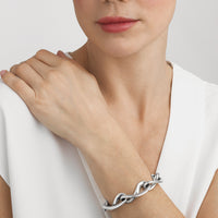 Georg Jensen Infinity armbånd i sølv, på model