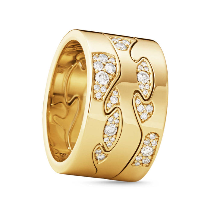 Georg Jensen Fusion centerring i 18 karat guld med diamanter, set sammen med andre ringe