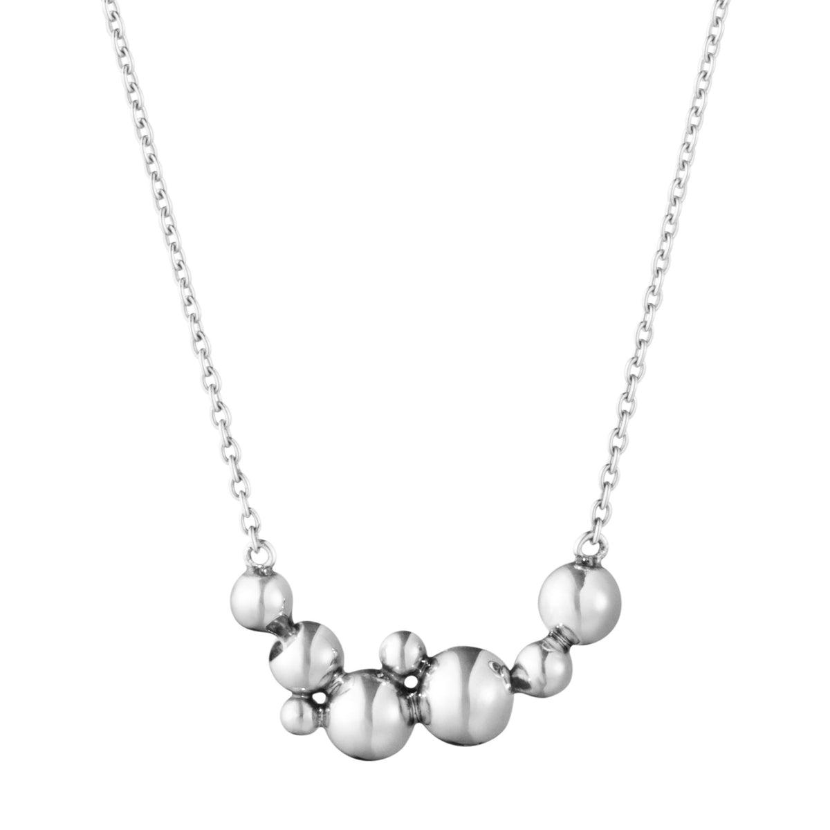 Vedhæng med sølvkugler fra Georg Jensen Moonlight Grapes tæt på