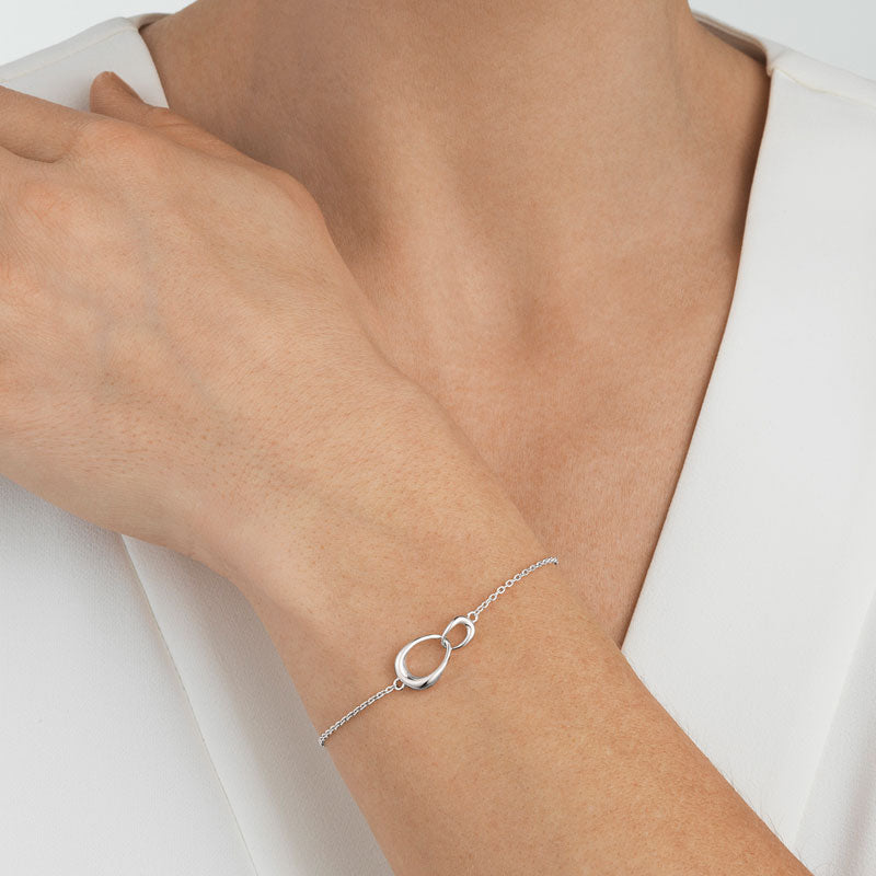 Georg Jensen Offspring armbånd i sterling sølv, på model