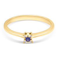 Guldring med diamanter og blå safir