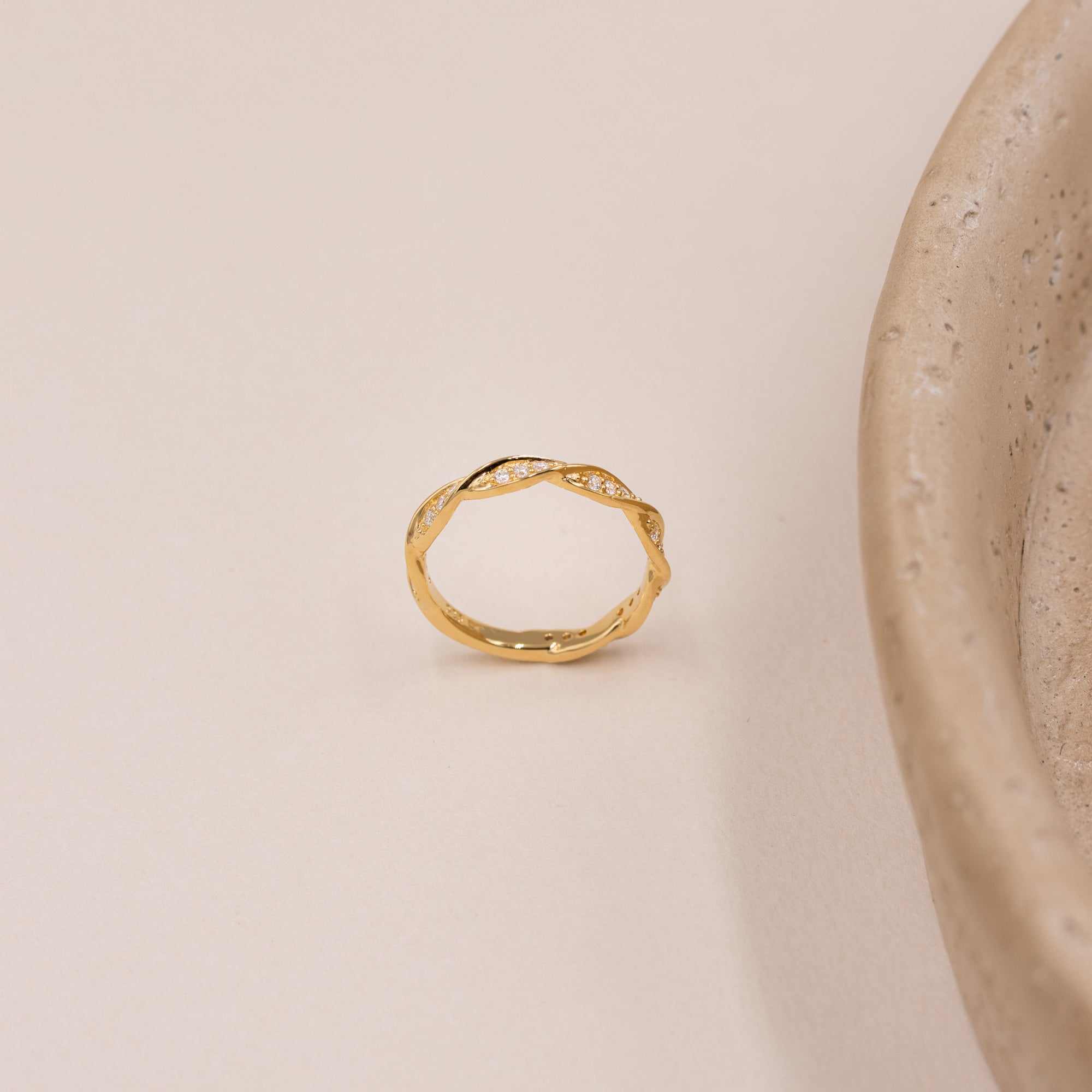 Profilvisning af Hazel ring i forgyldt sølv
