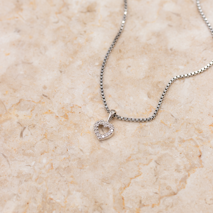 Lilo hjerte vedhæng i 14 kt. hvidguld med diamanter
