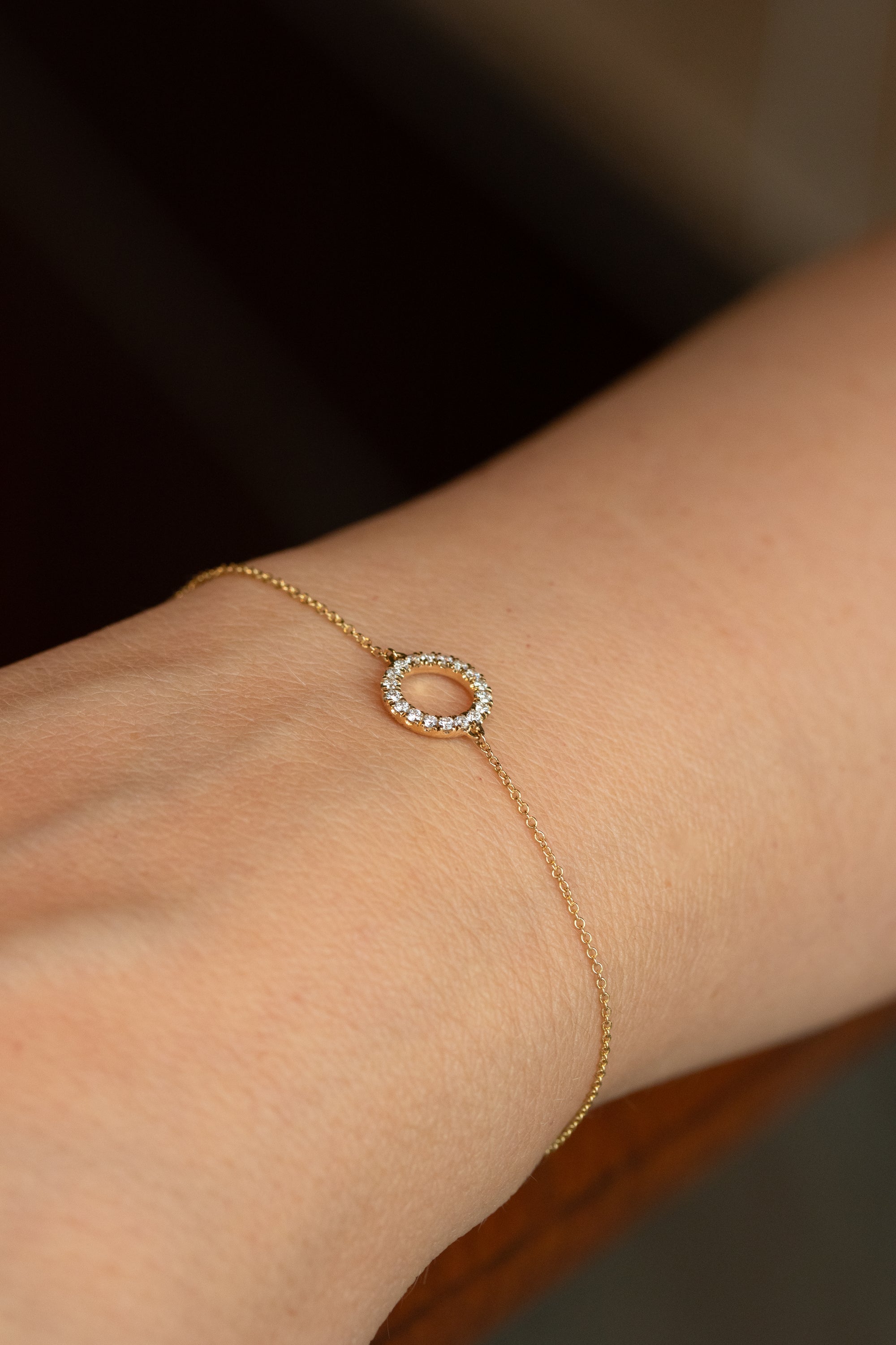 Halo armbånd i guld med 0,13 carat diamanter