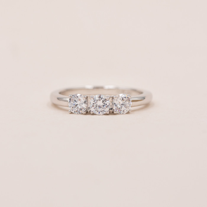 Nora alliance ring i sterling sølv set forfra 