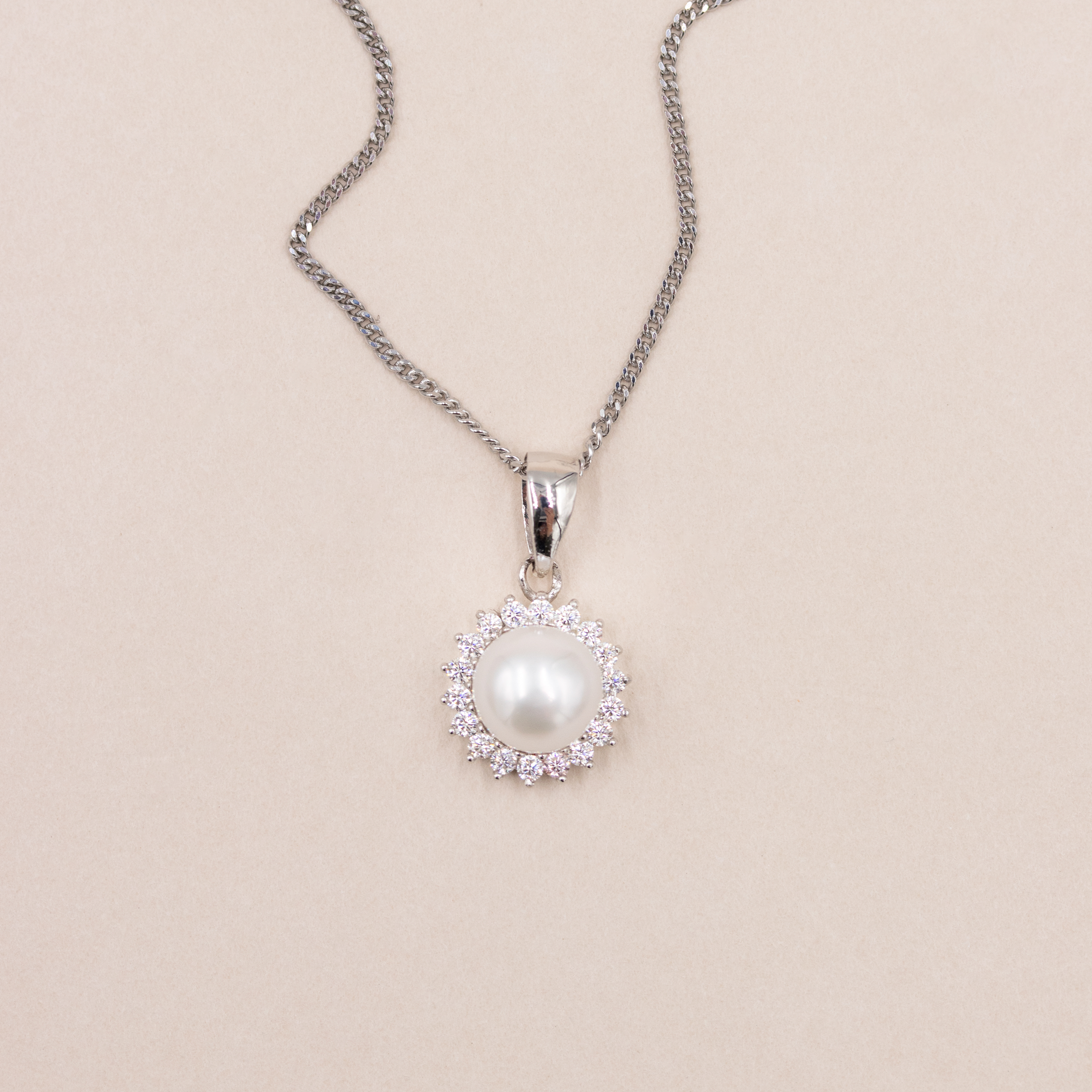 Ocean Pearl halskæde i sterling sølv med perle omgivet af zirkonia