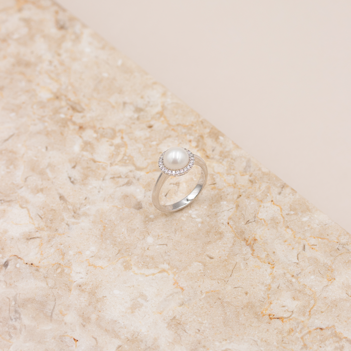 Elegant Ocean ring i hvidguld med perle og 0,11 ct. diamanter
