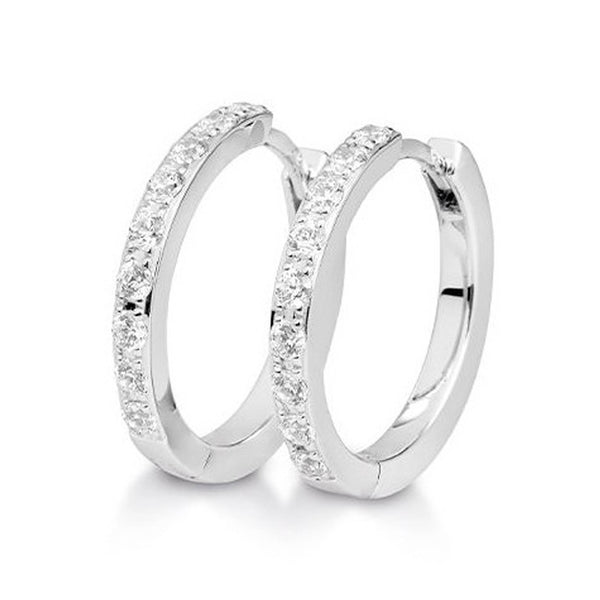 Creoler i hvidguld med 18 diamanter i alt 0,45 carat